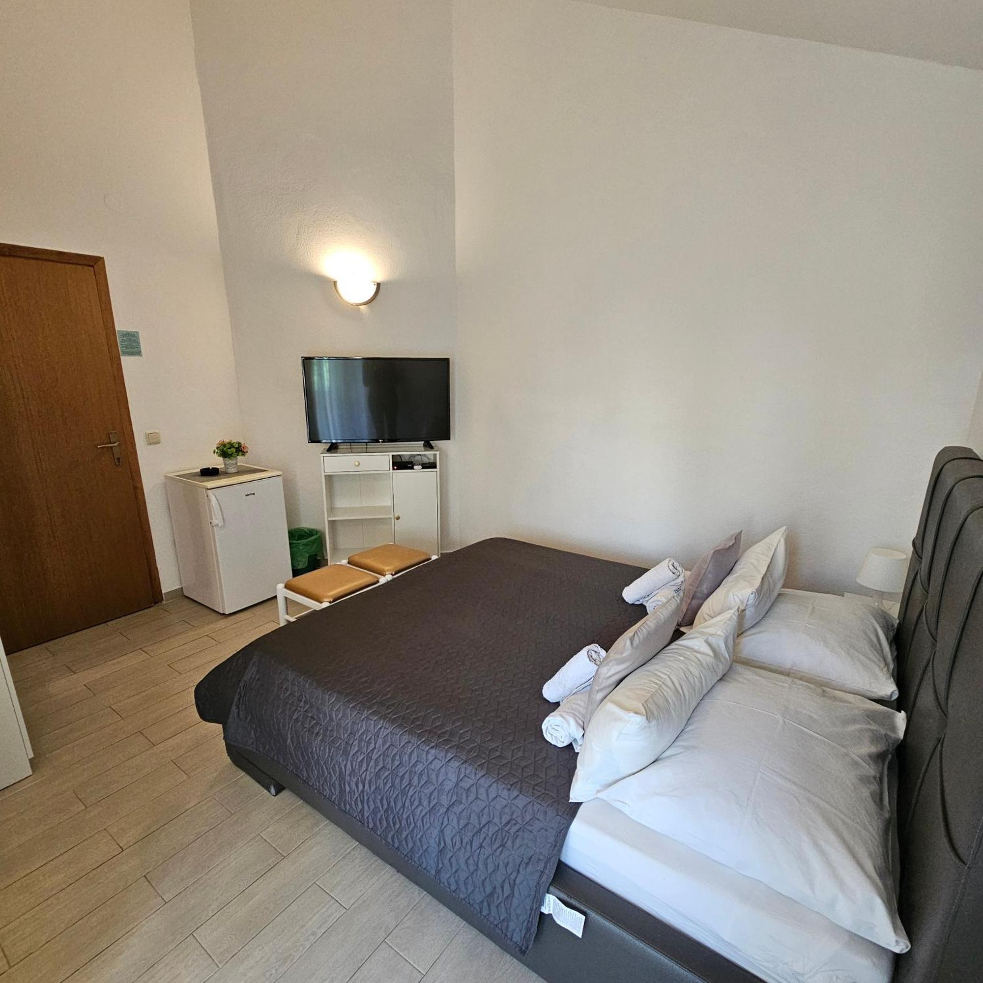 Guesthouse Mario&Marina Макарська Екстер'єр фото